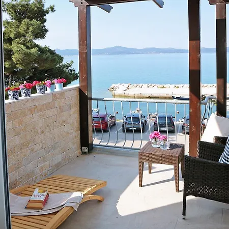 デルフィン ホテル 3*