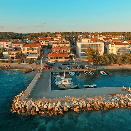 Ξενοδοχείο Delfin 3*